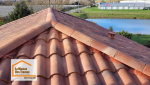 Pose des nouveaux liteaux avant l’installation des tuiles sur cette toiture rénovée à Montayral, pour une couverture durable et conforme aux règles de l’art.