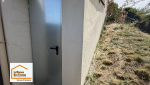 Travaux de terrassement sur un terrain en pente à Venelles pour préparer l’installation d’une terrasse bois, d’un jacuzzi et d’un nouvel espace de vie extérieur.