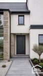 Porte d’entrée en aluminium pour une maison dans le Morbihan