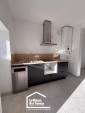 Cuisine contemporaine fonctionnelle dans une maison rénovée du Morbihan