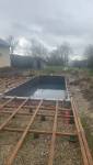 Travaux de création d'une piscine enterrée à La Côte-Saint-André avec préparation des futurs aménagements autour du bassin.