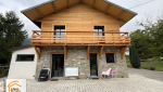 extension de maison Chamonix Mont-Blanc, pièce de vie supplémentaire maison, parement pierre extérieur maison, rénovation entrée maison, extension maison montagne