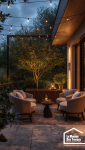 Terrasse aménagée avec un éclairage chaleureux pour les soirées d'été