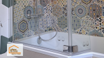 Rénovation de salle de bain entre Agen et Boé avec douche moderne, paroi vitrée et carrelage décoratif aux motifs géométriques pour une ambiance élégante et chaleureuse.