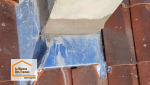 Détail de la reprise des abergements en zinc autour de la cheminée, une étape essentielle pour garantir l’étanchéité de cette toiture rénovée à Montayral (47500).