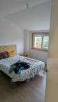 Chambre rénovée dans les combles d’une maison à La Murette