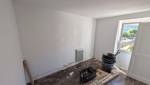 Préparation des murs et des finitions lors de la rénovation intérieure d’une maison à Voiron.