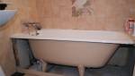 Ancienne baignoire murale avant dépose et évacuation  pour travaux SDE/buanderie à Penchard (77)