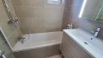 Salle de bain finalisée avec baignoire et meuble vasque à Courrières