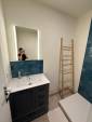 Salle de bain, meuble vasque et miroir lumineux