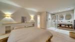 salle de bain ouverte : un beau volume pour cette suite parentale dans le Grésivaudan