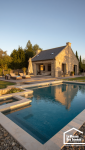 Aménagement extérieur avec piscine et terrasse