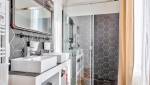  Salle d'eau d'une suite parentale à Grosrouvre