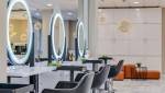Un salon de coiffure moderne et lumineux