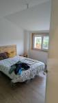 Chambre rénovée dans les combles d’une maison à La Murette