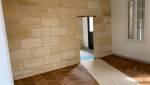  chambre-parquet-chevrons-mur-bleu-artigues-pres-bordeaux