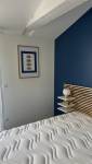  Détail de la tête de lit de la chambre bleue