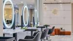 Un salon de coiffure moderne et lumineux