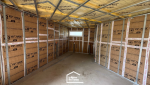 Chantier d’agrandissement de maison en cours : isolation, cloisons et préparation des volumes intérieurs.