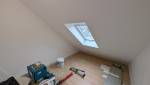 Nouvelle chambre avec sol stratifié posé