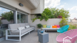Terrasse contemporaine avec salon de jardin et espace détente, illustration d’un aménagement extérieur confortable et fonctionnel à Agen.