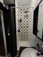 Douche rénovée avec carrelage à motifs, Paris 17