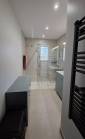 Salle de bain rénovée avec radiateur sèche-serviettes - Meximieux 01800