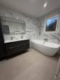 Salle de bain rénovée avec baignoire îlot - Montauban 82000