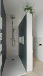Surélévation à Vertou (44120) : un nouvel espace de vie en ossature bois - salle de bain
