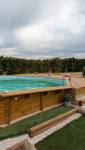 Aménagement extérieur autour d'une piscine hors-sol en bois à Saint-Cassien