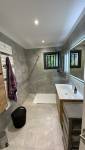 Salle de bain moderne La Maison Des Travaux Ales