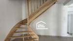 Escalier tournant en bois réalisé sur mesure par un menuisier à Arzon Autres variantes :