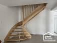 Escalier à marches ouvertes réalisé lors de la rénovation d’une maison ancienne à Arzon
