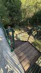 escaliers en bois avec structure métallique du balcon au jardin La Maison Des Travaux Ales 