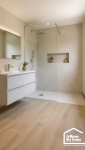 Rénovation d'une salle de bain aux matériaux naturels à Sarzeau