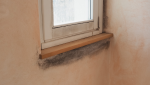 Humidité sur les murs sous les fenetres de la maison