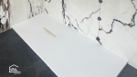 Vue d'ensemble d'une rénovation de salle de bain à Quimper avec faïence XTONES Porcelanosa et finitions soignées.