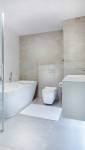 Salle de bain claire sans fenêtre Paris 17