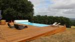 terrasse en bois avec une belle piscine tendance