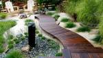 Allée de jardin en bois