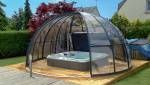 spa jacuzzi extérieur avec coupole