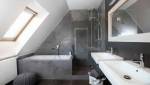 Aménager une salle de bains sous combles