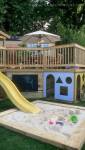 Terrasse sur pilotis avec jeux pour enfants - Nantes 44
