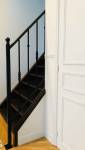 Escalier d'accès aux combles aménagées en chambre et salle de bain - Région parisienne