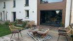 Terrasse en bois qui fait écho au composite 
