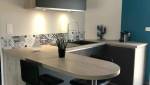 Espace cuisine avec coin repas intégré