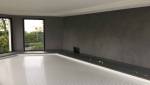 Piscine intérieure avec volet roulant immergé