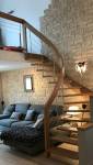 escalier suspendu en spirale avec garde corps bois