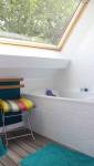 Salle de bain en sous-pente avec fenêtre de toit - Nantes 44