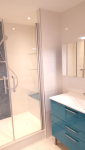 Grande douche à receveur plat